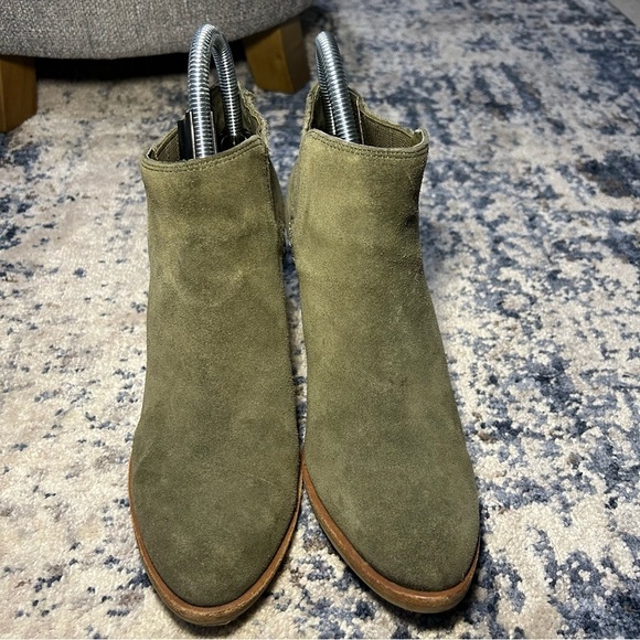 Steve Madden Olive Green Tipler Suede Heeled Ankle Boots Size 5.5 - Picture 4 of 11